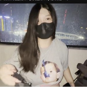 推特网红巨R女神九儿摩天轮定制视频，时长11分，幸福感满满