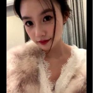 女神小雨儿自拍视频3小时，素颜颜值化妆全程展示，粉丝必备！