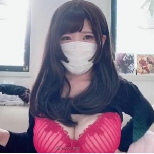 岛国OnlyFans巨R女神-sakisaki私拍1V视频1.7G，粮仓棒棒糖口罩小团团，收藏下载欣赏