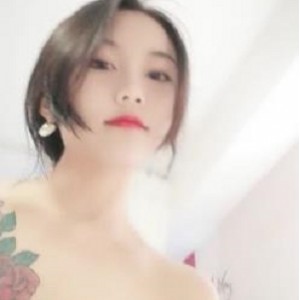 大三学生妹颜值校花，身材嘴艺一绝，观看视频不容错过